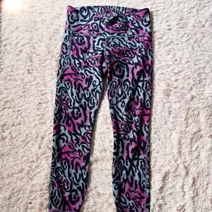 Under Armor Cheetah Animal Print Vivid Athletic‎ Gym Leisure Leggings Womens LG